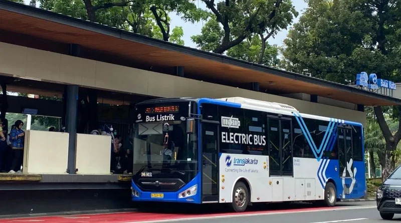 Demo Mahasiswa di Bundaran HI, Sejumlah Rute Transjakarta Dialihkan